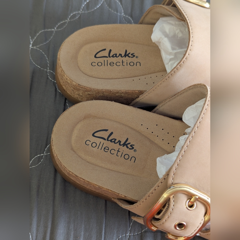 Clarks Women's Tan Sandals - Picture 3 of 10